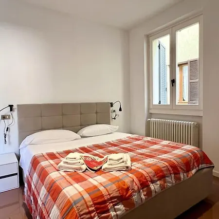 Front 2-bedroom Flat - 6 Persons *