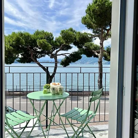 Front 2-bedroom Flat - 6 Persons * Domaso