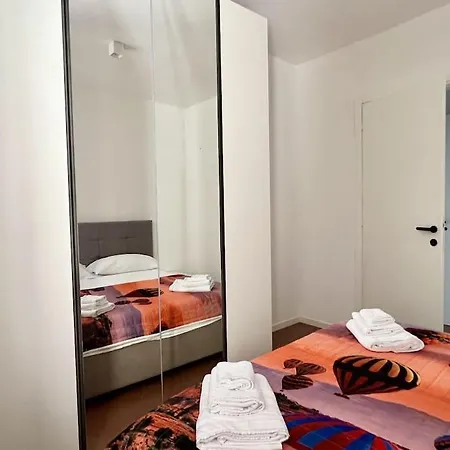 Front 2-bedroom Flat - 6 Persons *