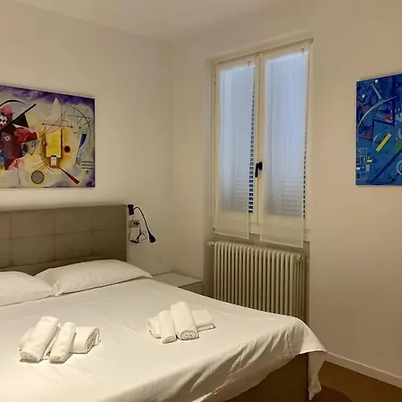 Front 2-bedroom Flat - 6 Persons