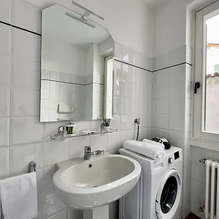Front 2-bedroom Flat - 6 Persons * Domaso