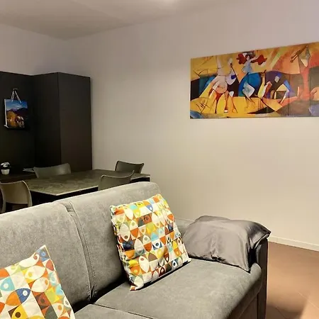 Front 2-bedroom Flat - 6 Persons Appartement Domaso