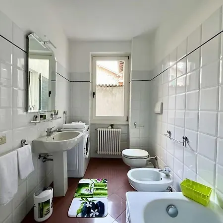 Front 2-bedroom Flat - 6 Persons * Domaso