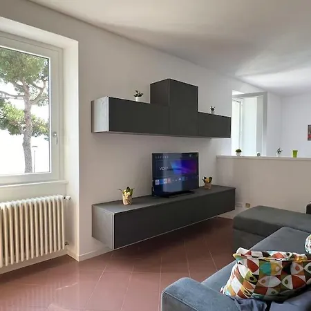 Front 2-bedroom Flat - 6 Persons