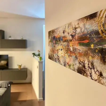 Front 2-bedroom Flat - 6 Persons * Domaso