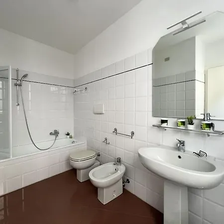 Front 2-bedroom Flat - 6 Persons