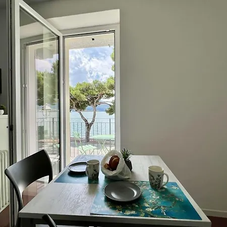 Front 2-bedroom Flat - 6 Persons