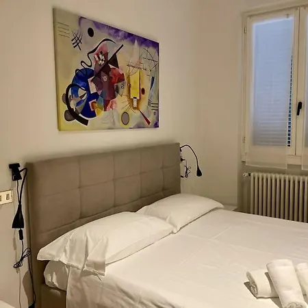 Front 2-bedroom Flat - 6 Persons Domaso