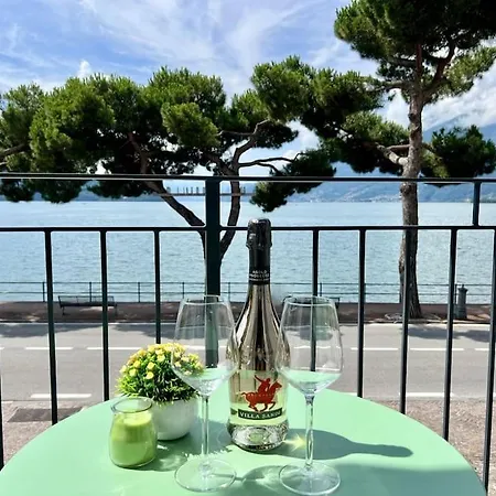 Front 2-bedroom Flat - 6 Persons Apartment *